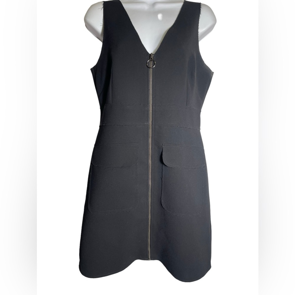 Stunning size 8 women’s‎ TOPSHOP simple black dress with zipper